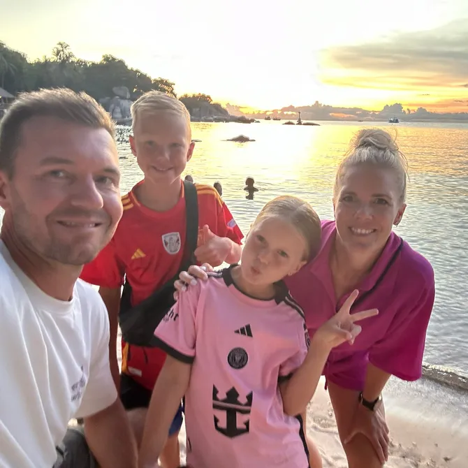 Familiefoto bij Koh Tao zonsondergang